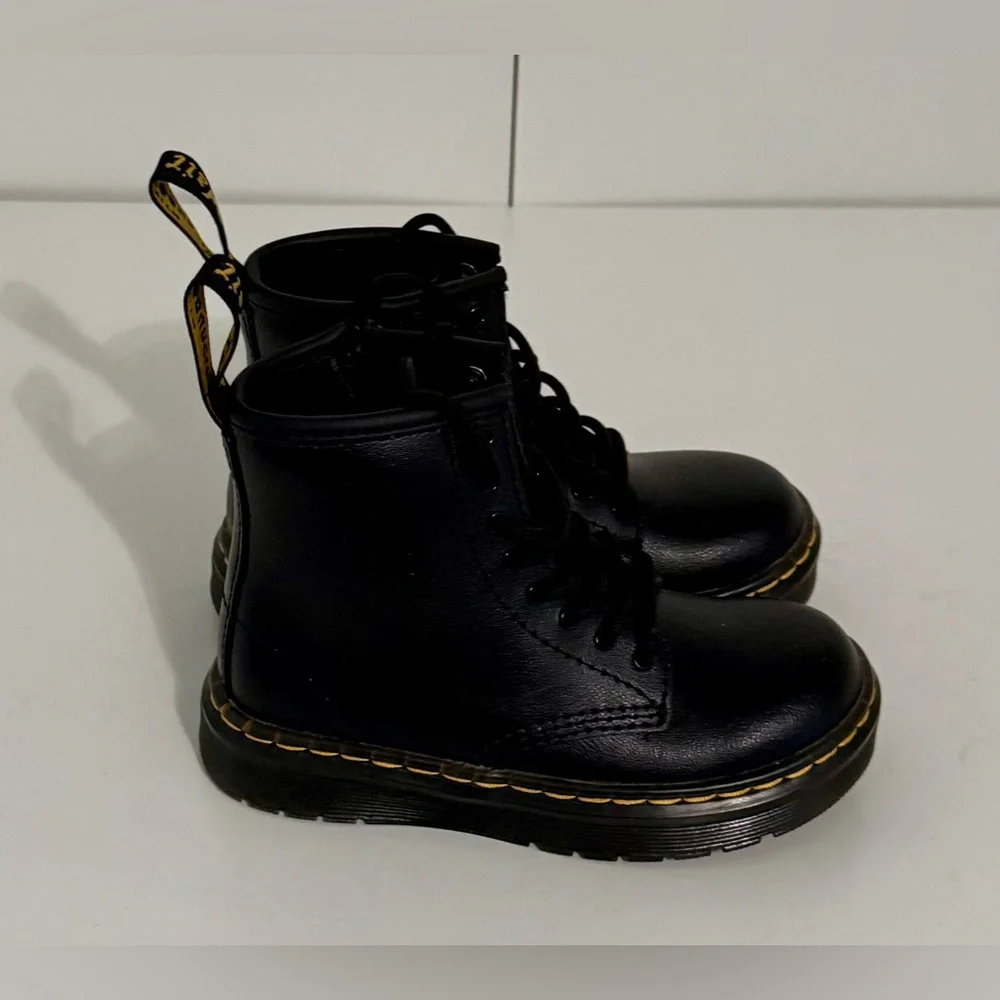Dr. Martens Airwair Toddler 1460 Softy T‎ Leather Lace Up Boots Size:9 NEW